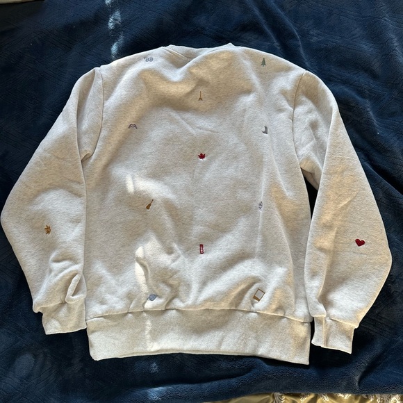 Taylor Swift Charm Crewneck - Picture 9 of 10